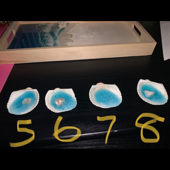 Shimmering Blue Lagoon Resin Ring Holder shells - Picture 9 of 9